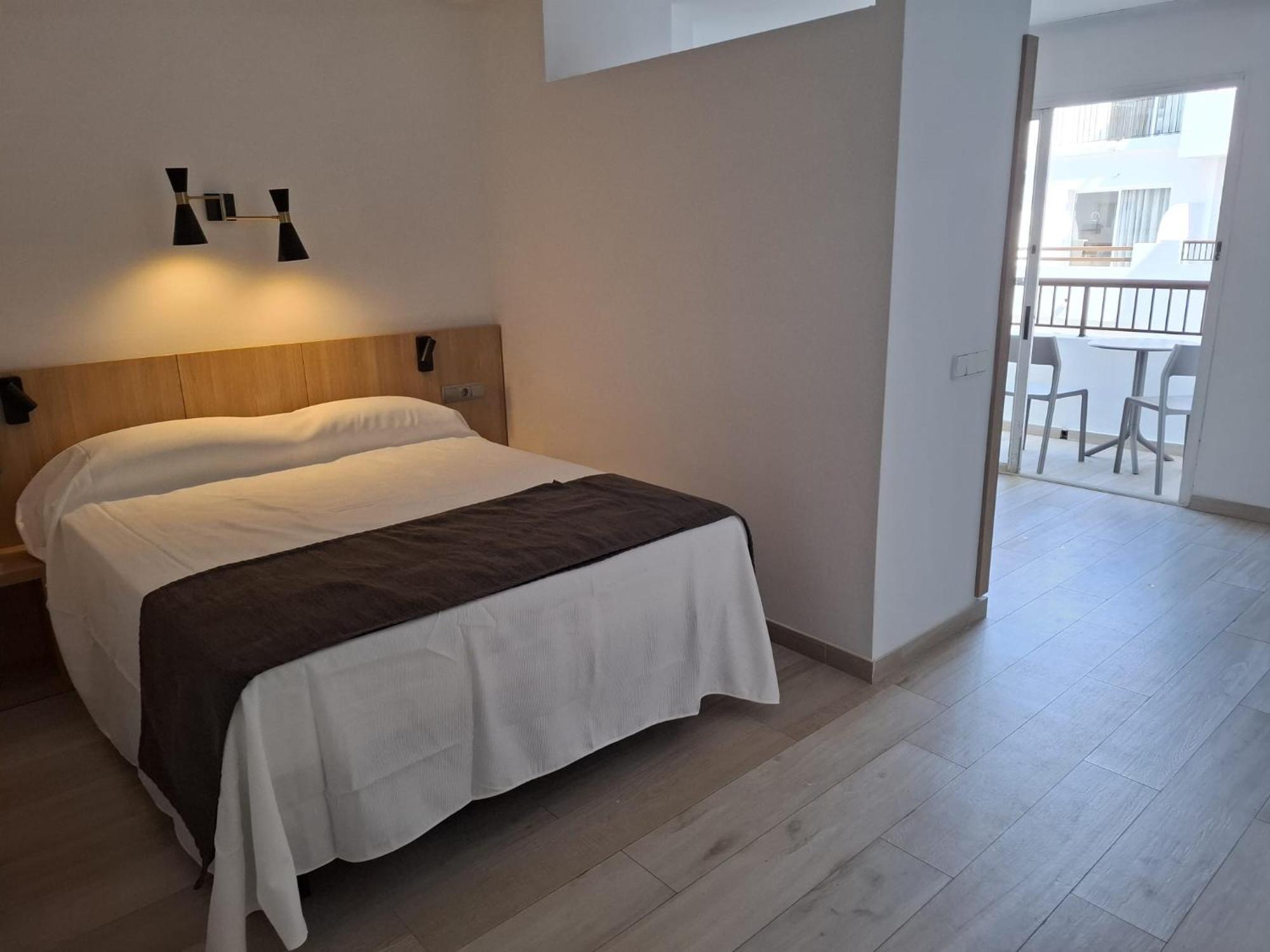 Sunside Ibiza Studios - Only Adults- Formerly Known As Central Park San Antonio  Exteriör bild