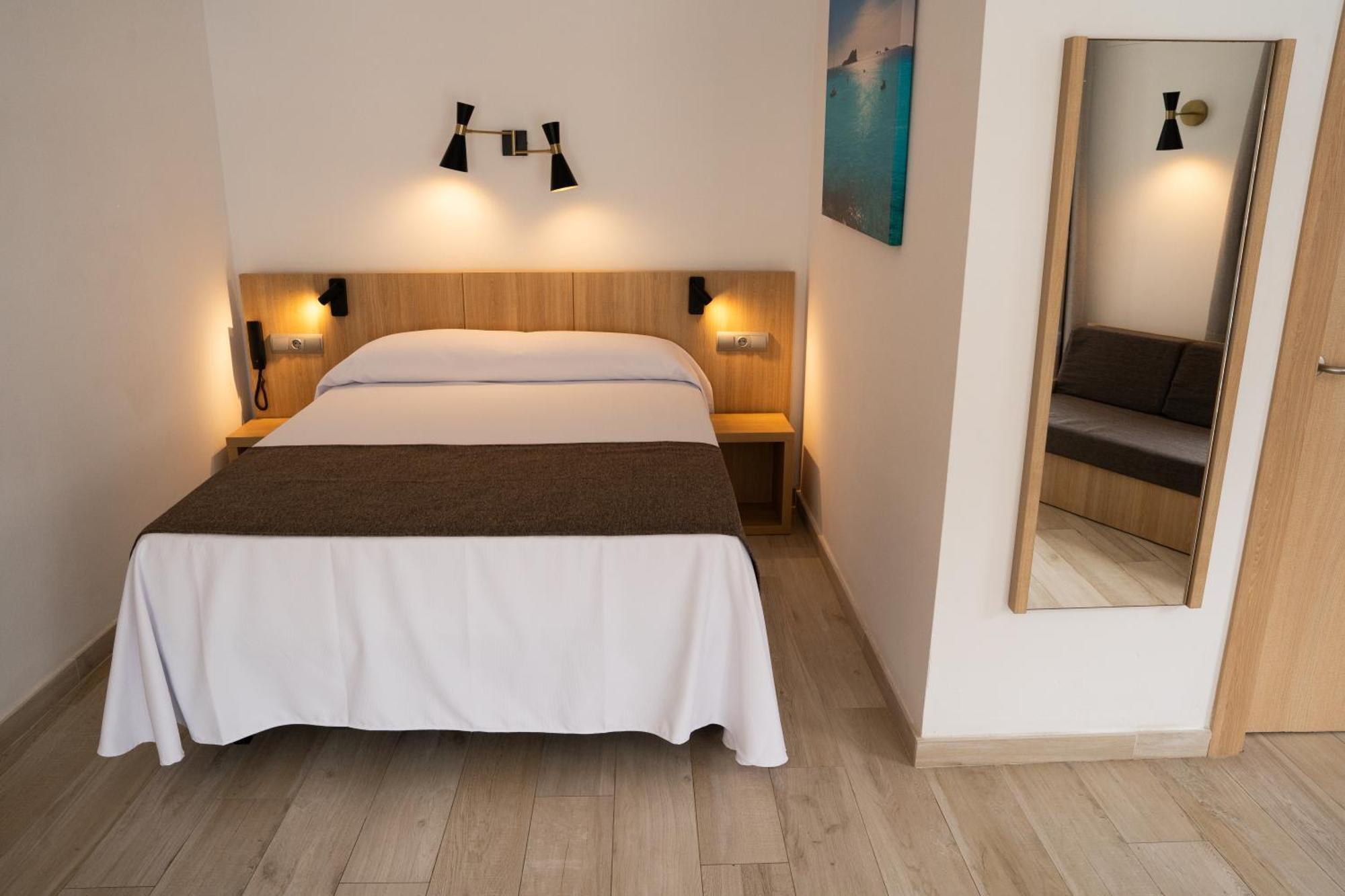 Sunside Ibiza Studios - Only Adults- Formerly Known As Central Park San Antonio  Exteriör bild