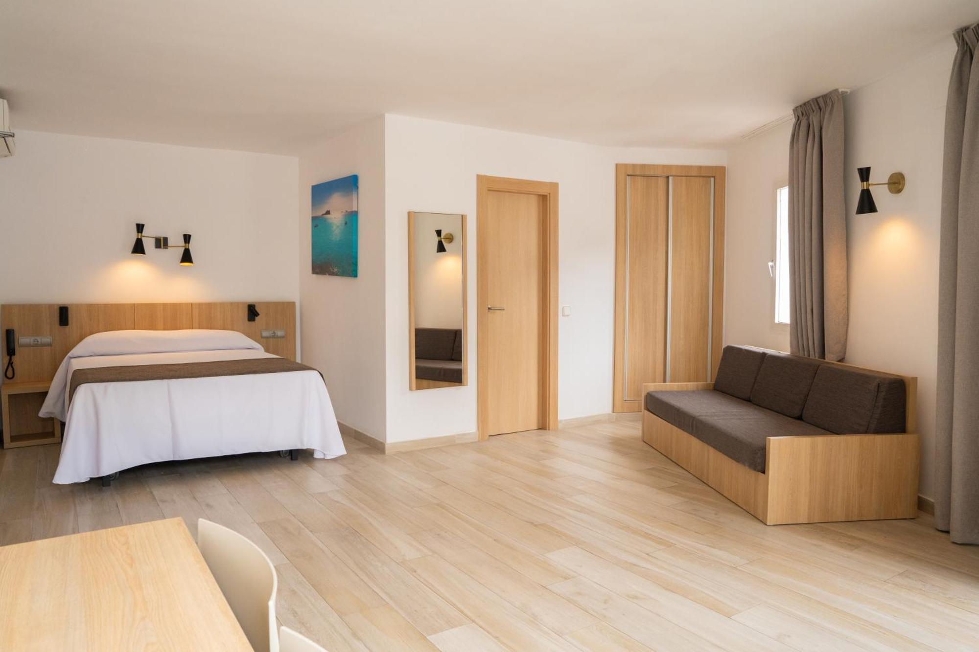 Sunside Ibiza Studios - Only Adults- Formerly Known As Central Park San Antonio  Exteriör bild