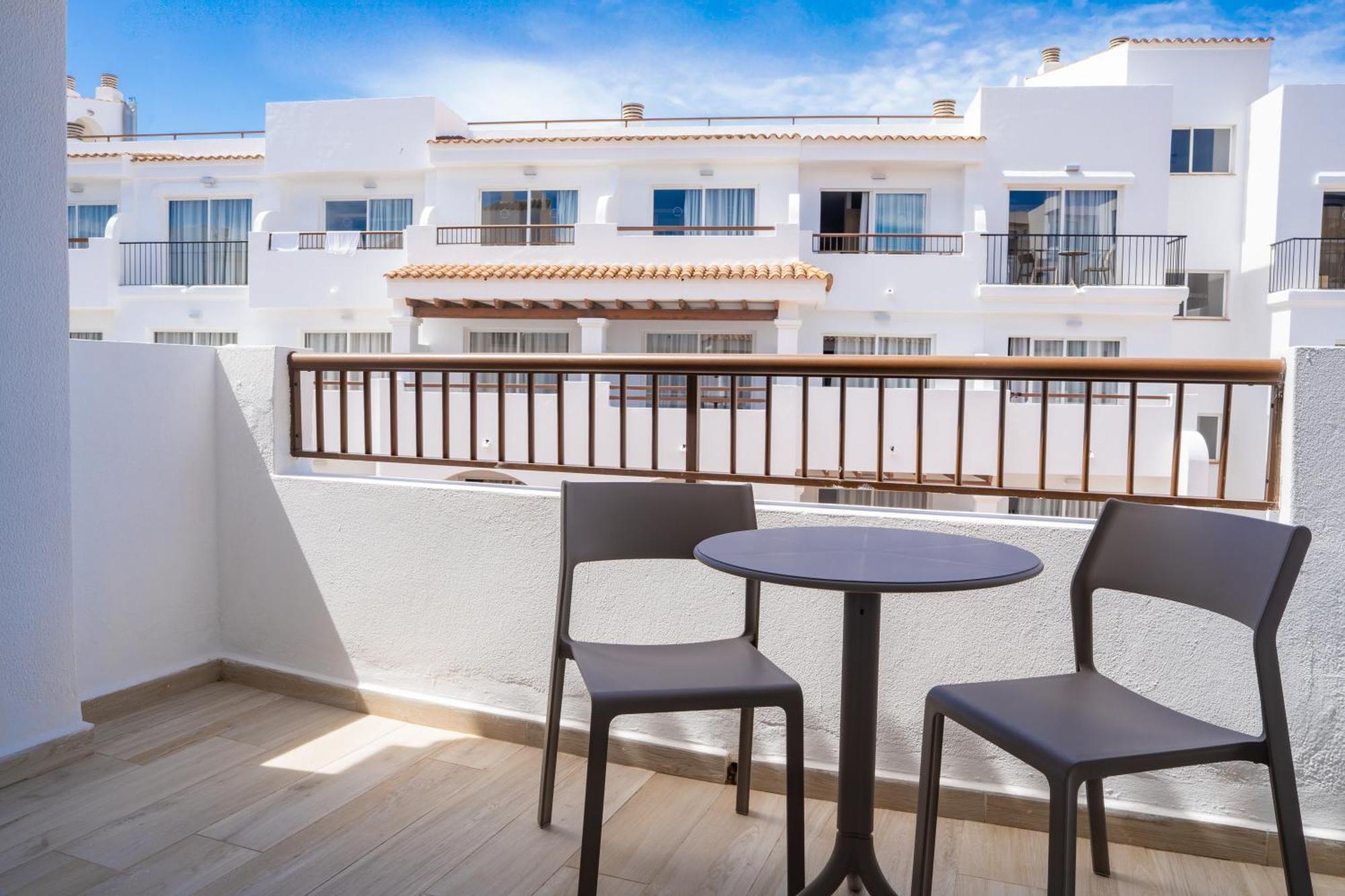 Sunside Ibiza Studios - Only Adults- Formerly Known As Central Park San Antonio  Exteriör bild